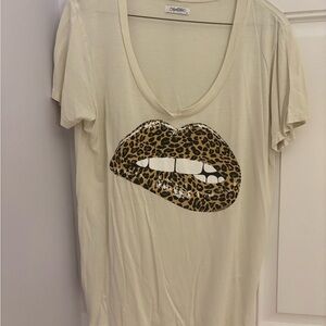 Lauren Moshi Cream V-Neck Tee with Leopard Lip Graphic